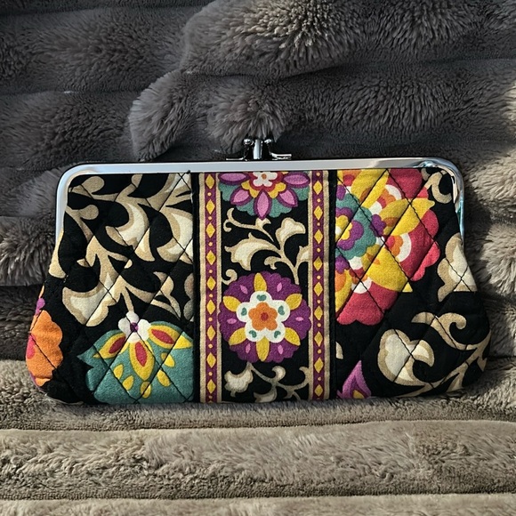 Vera Bradley wallet - Picture 1 of 12